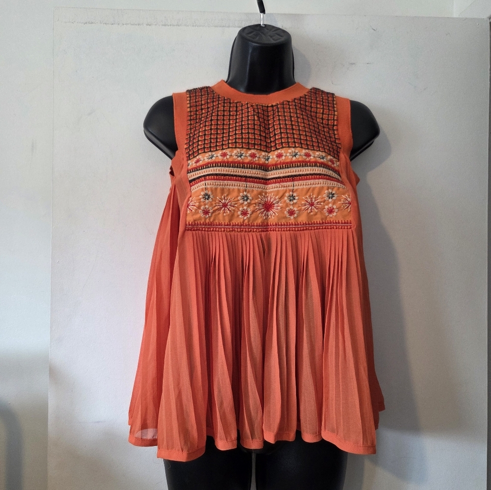 Cute Embroidered Boho PleatedTop NWT